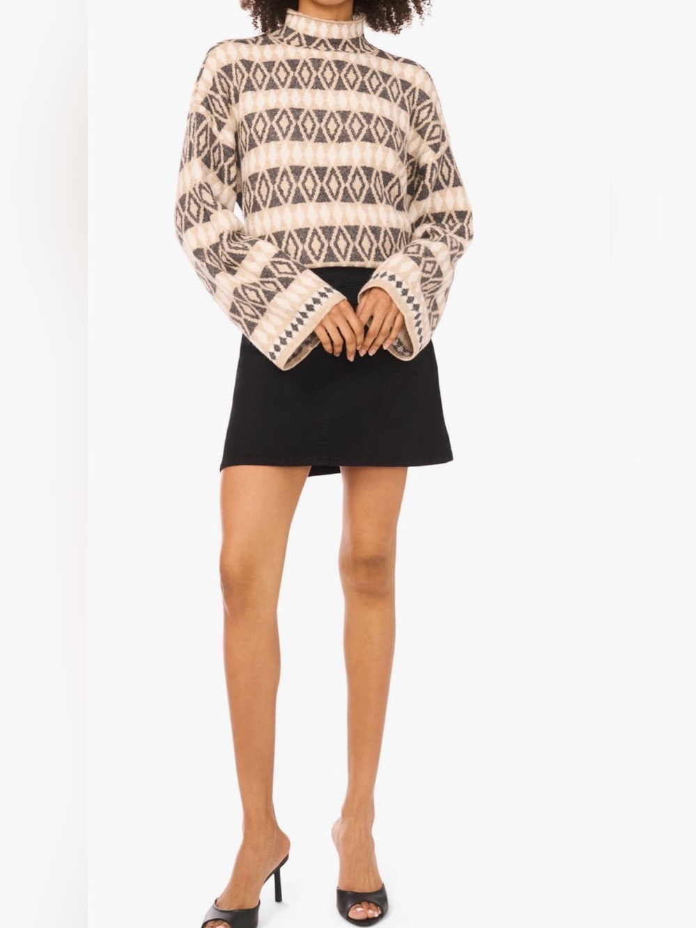 Diamond Pattern Mock
Neck Sweater size Large